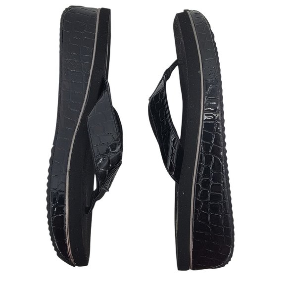 Volatile Black Size 8 Thong Sandals Crocodile Print Womens Flip-Flops Wedge Heel